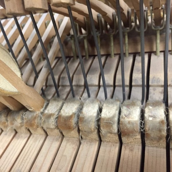 izmjena polstera jastucica ispod batica klavira prije glazbala jantolek