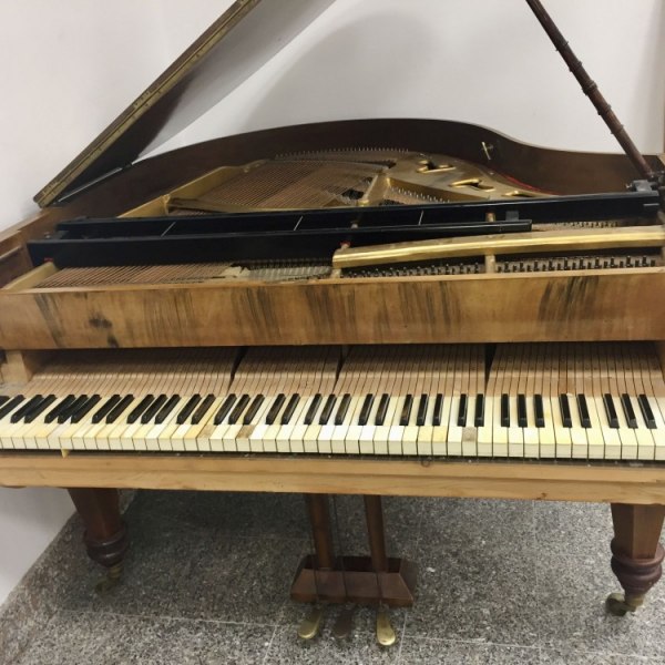 klavir Stingl Original prije djelomicnog uredenja glazbala jantolek